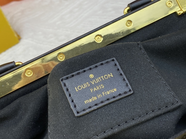 ルイヴィトンバッグ着用イメージ